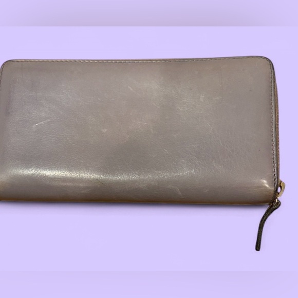 Pre-Owned EUC Authentic Gucci Continental Lavender Leather Wallet w/Gold Accents